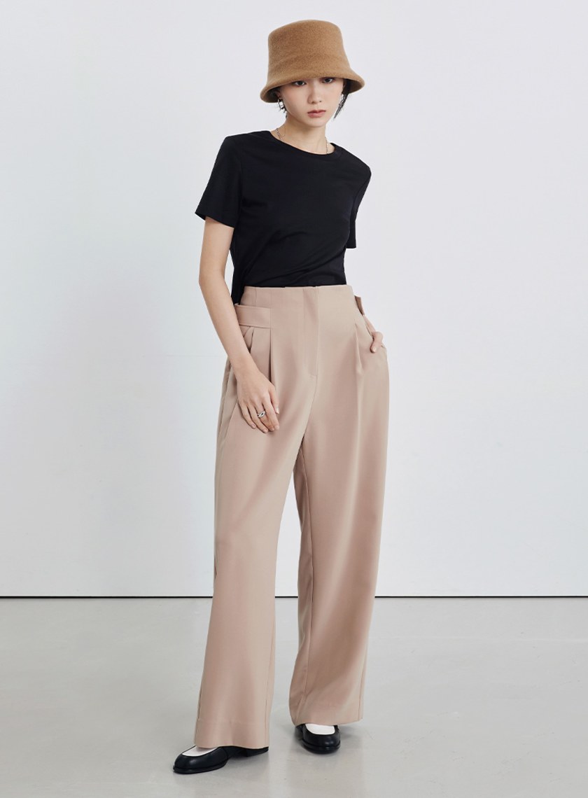 素面背簍空細節短袖上衣